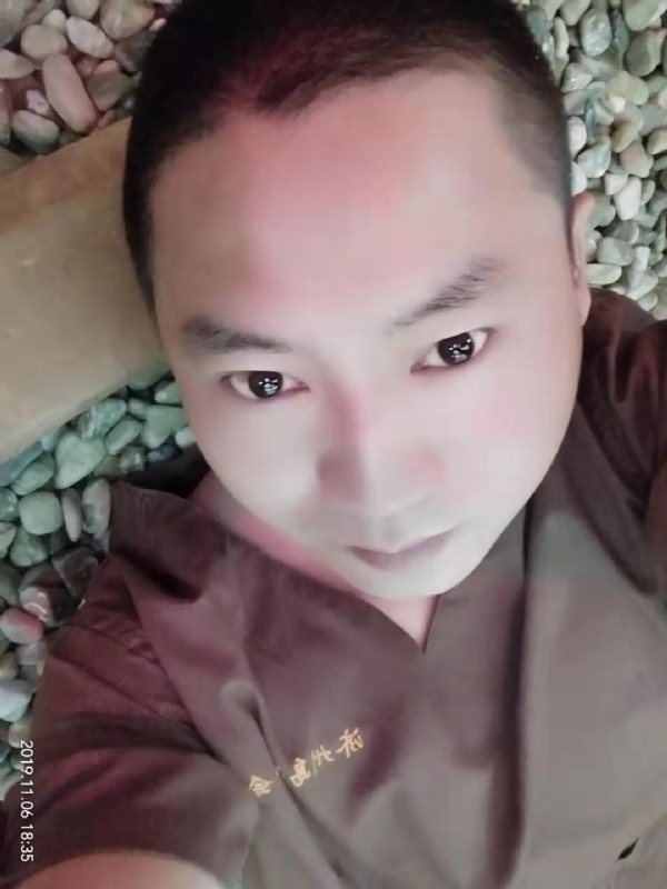 红枫叶的第一张照片--揭阳相亲服务中心