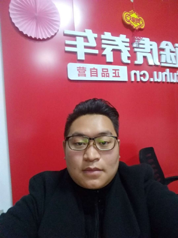 向上倾斜45度的第一张照片--揭阳相亲服务中心