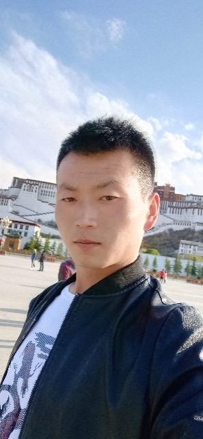 阳光下的小草的第一张照片--揭阳相亲服务中心