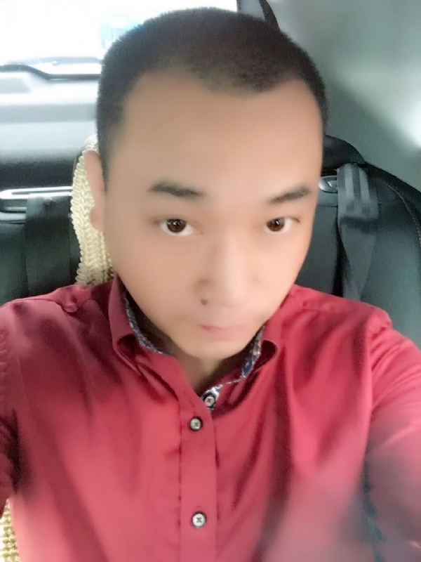 在一个路口等的第一张照片--揭阳相亲服务中心