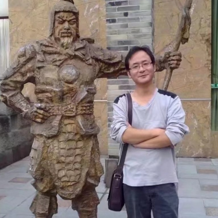 孤狼的第三张照片--揭阳相亲服务中心