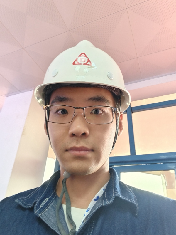 何鹏宇的第二张照片--揭阳相亲服务中心