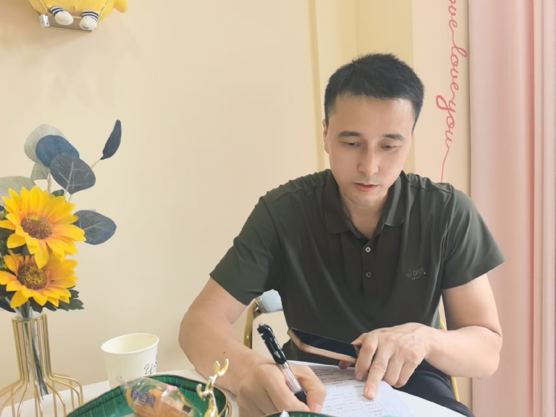 笑看一切的第二张照片--揭阳相亲服务中心