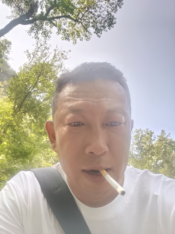 中年大叔的第一张照片--揭阳相亲服务中心